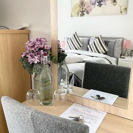 Manchester Escape - Private Room & Bathroom Near Etihad And Coop Arena - Free Secure Parking Ngoại thất bức ảnh